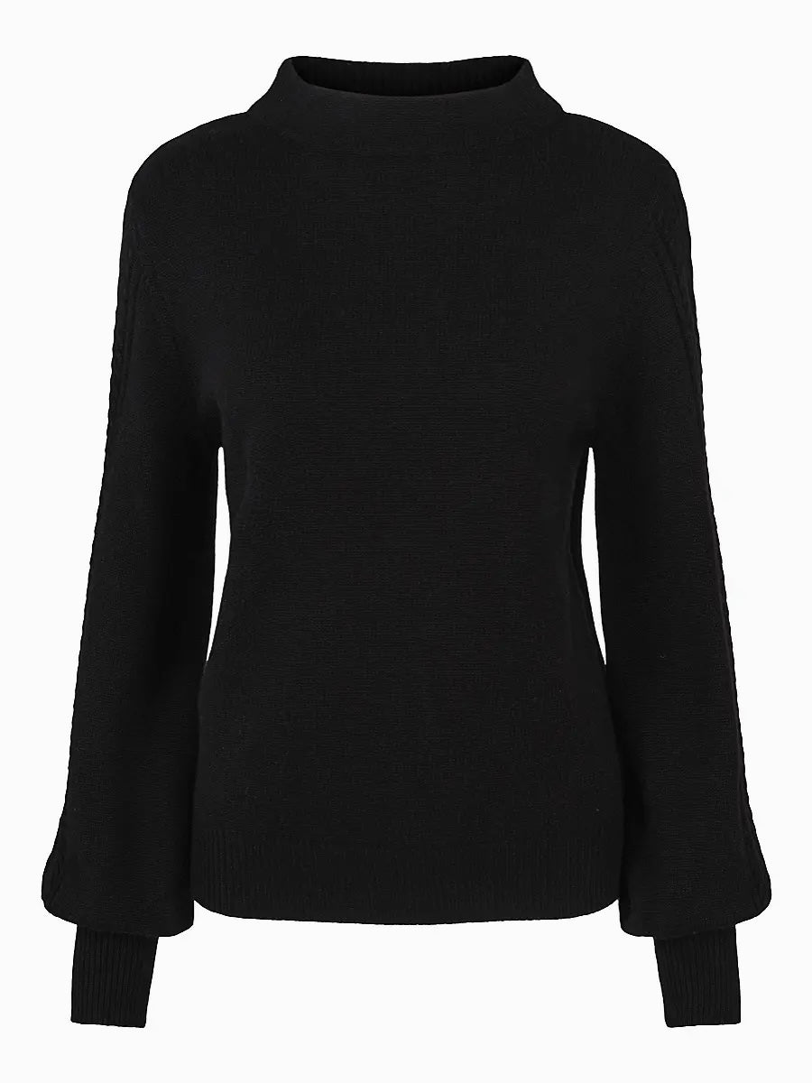 Feminin knitted pullover Black