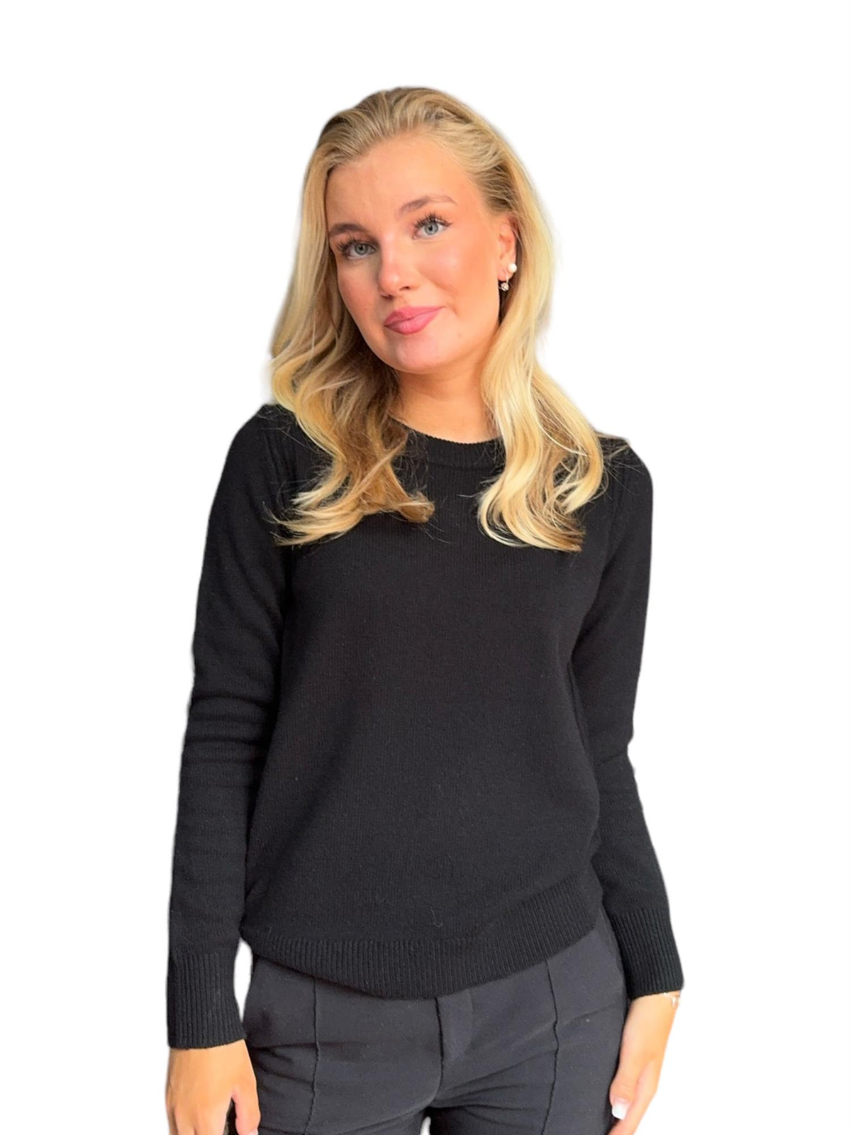 Classic round neck pullover Black