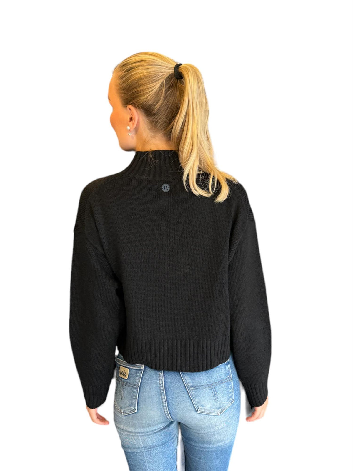 Short knitted pullover Black